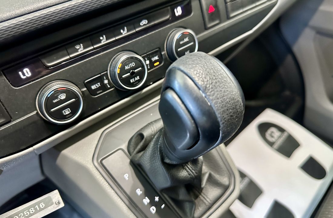 Volkswagen Caravelle 16