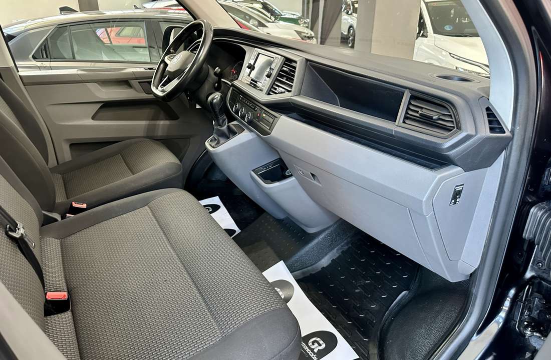 Volkswagen Caravelle 18
